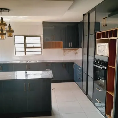 Kitchens project: kitchen black wood