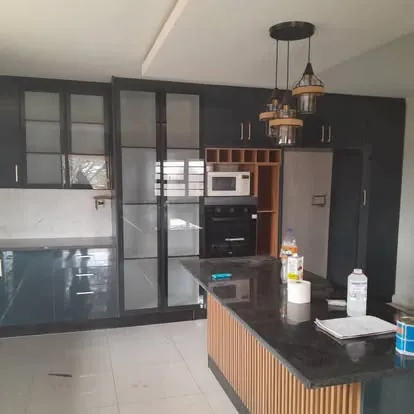 Kitchens project: kitchen dark glass