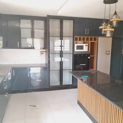 Kitchens project: kitchen dark island