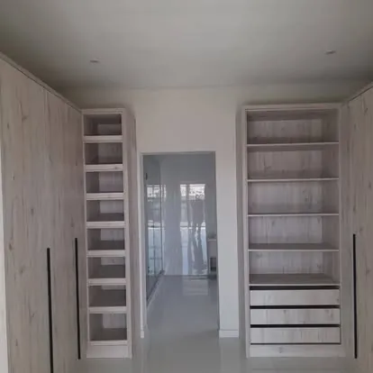 Wardrobes project: wardrobe walnut shelves